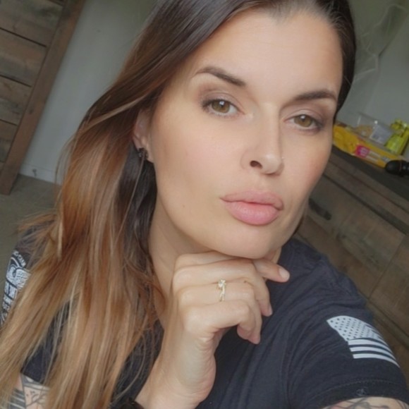 Meet your Posher, Ashley - Picture 1 of 1